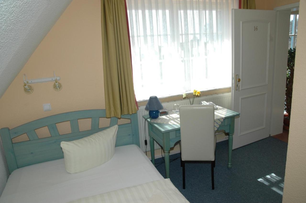 Landhotel Ostseetraum & Fewo Росток Номер фото