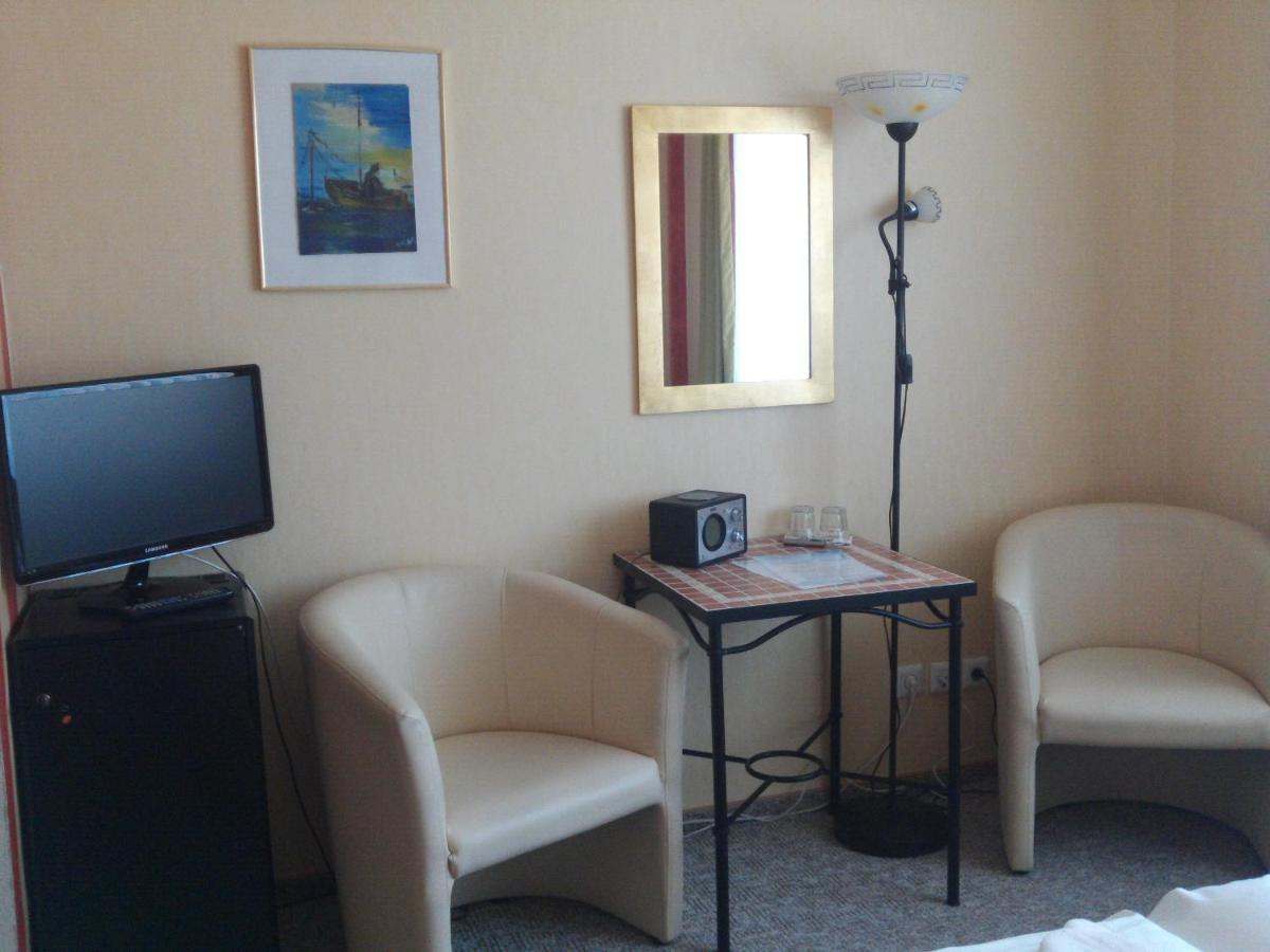 Landhotel Ostseetraum & Fewo Росток Номер фото